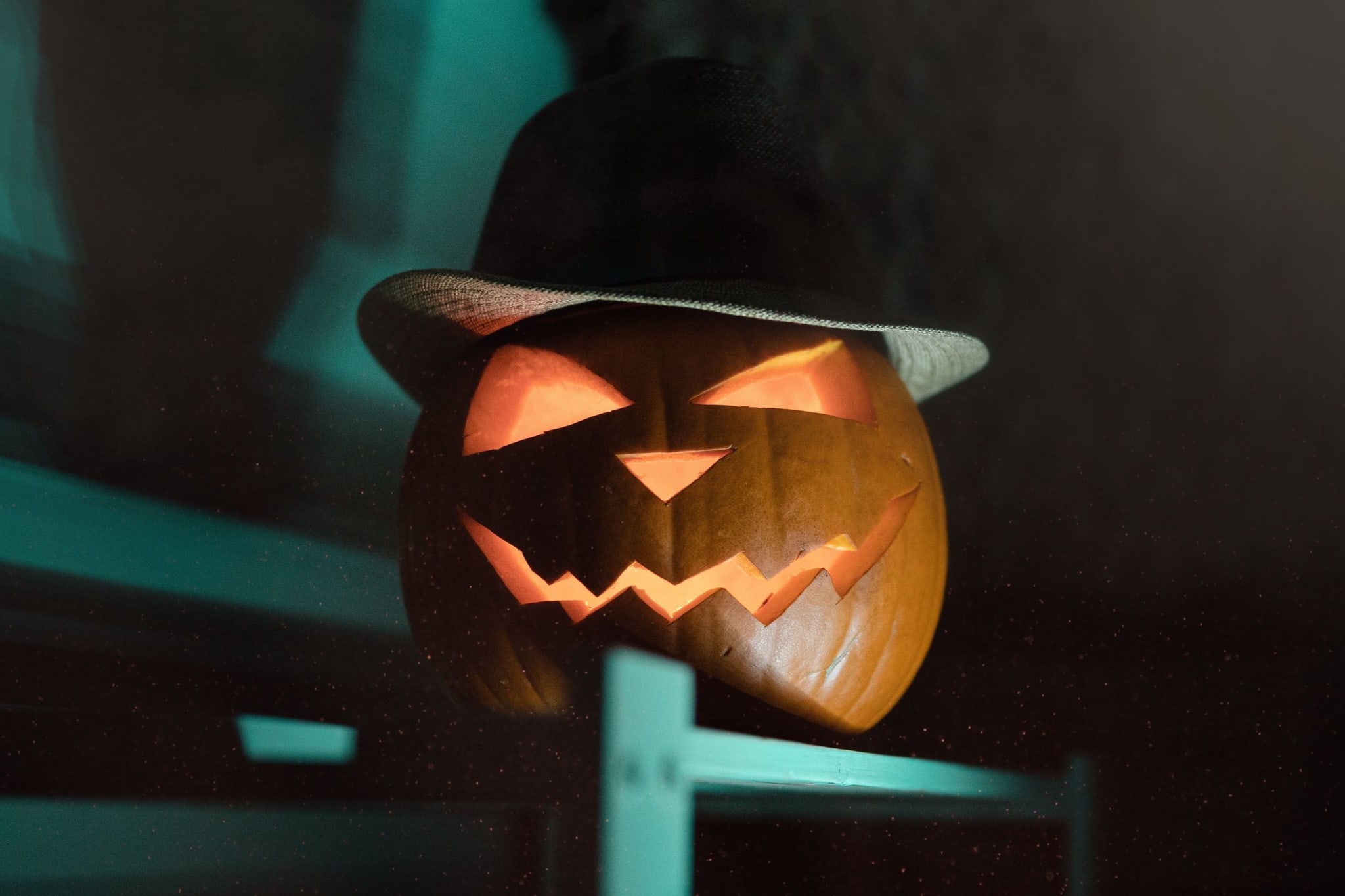 Jack-o'-lantern wearing a hat