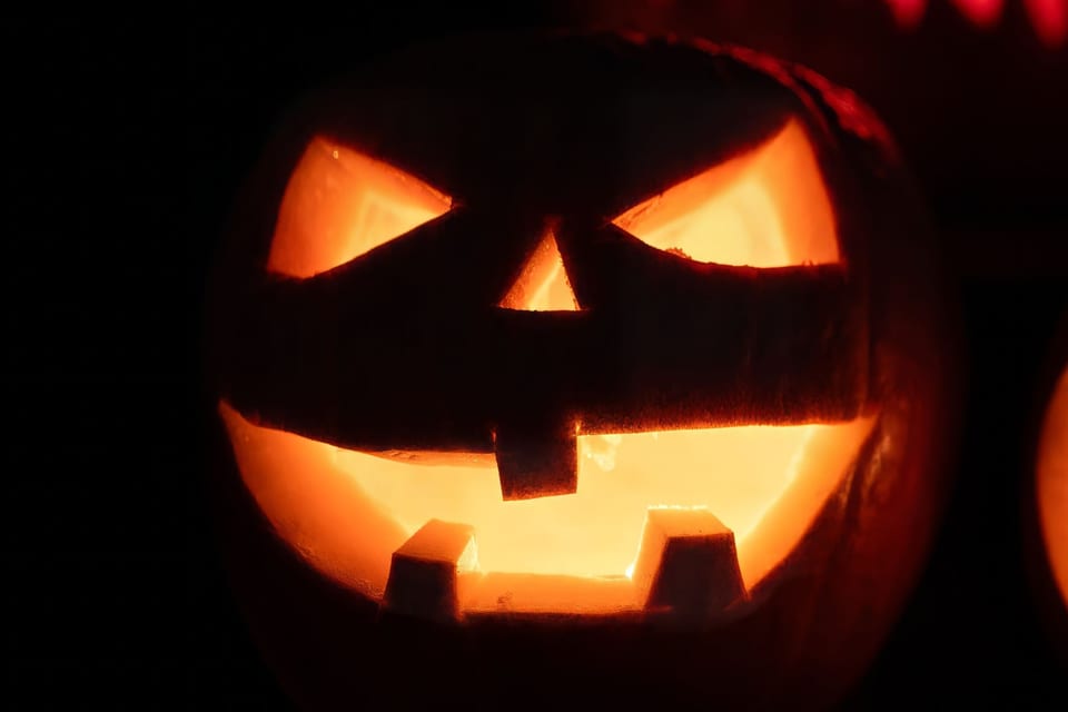Scary jack-o'-lantern expression
